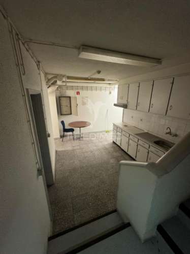 Arrenda-se loja na constituição