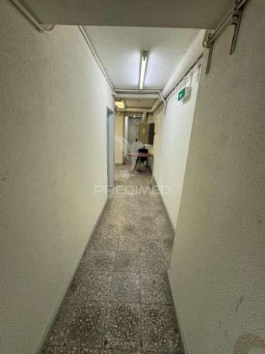 Arrenda-se loja na constituição