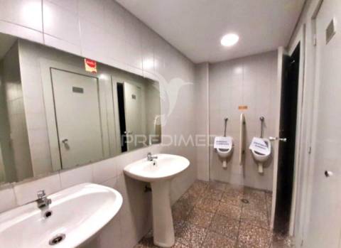 Arrenda-se loja na constituição