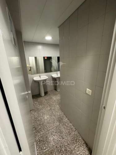 Arrenda-se loja na constituição