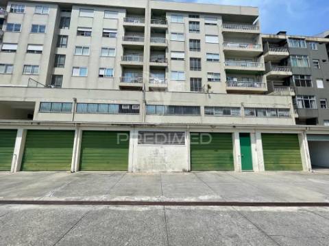 Arrenda-se loja na constituição