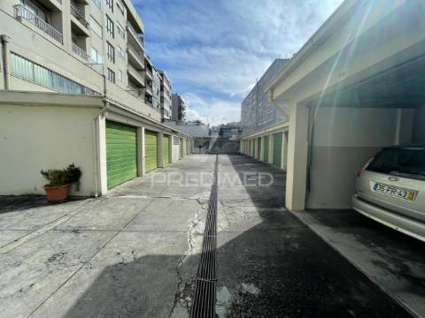 Arrenda-se loja na constituição