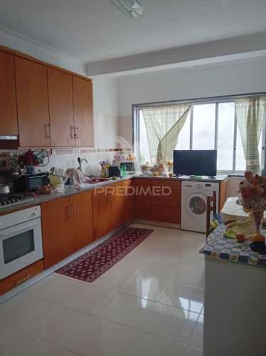 Moradia geminada t6 mais uma loja em pinhal de frades