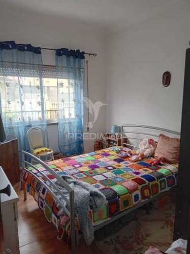 Moradia geminada t6 mais uma loja em pinhal de frades