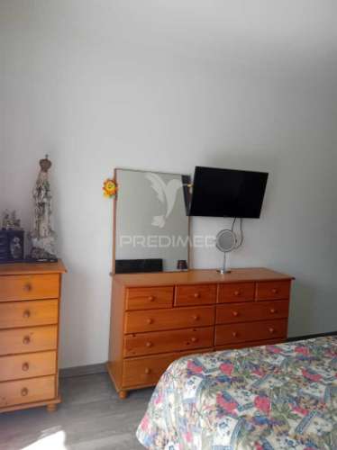 Moradia geminada t6 mais uma loja em pinhal de frades