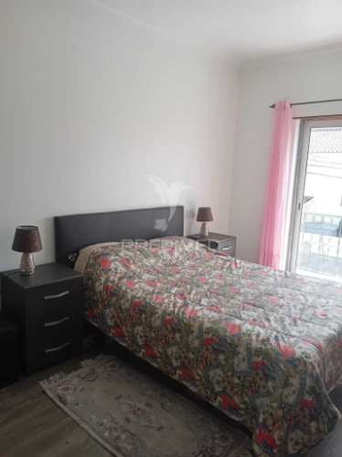 Moradia geminada t6 mais uma loja em pinhal de frades