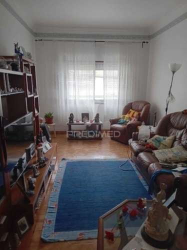 Moradia geminada t6 mais uma loja em pinhal de frades