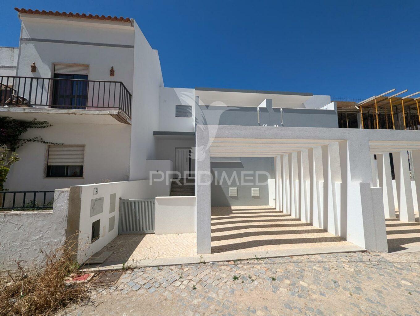 Moradia geminada t3 em altura, a 300 metros da praia