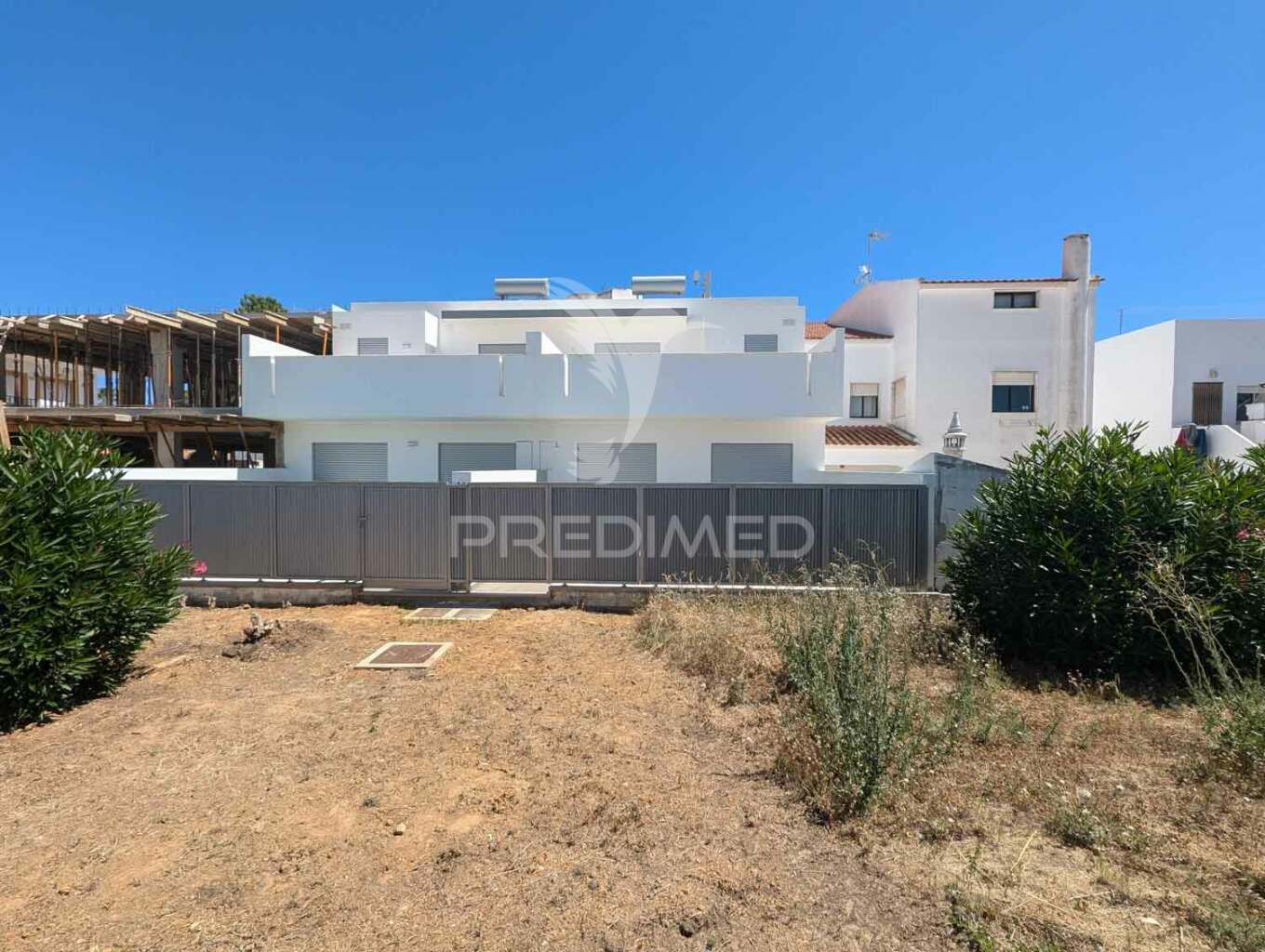 Moradia geminada t3 em altura, a 300 metros da praia