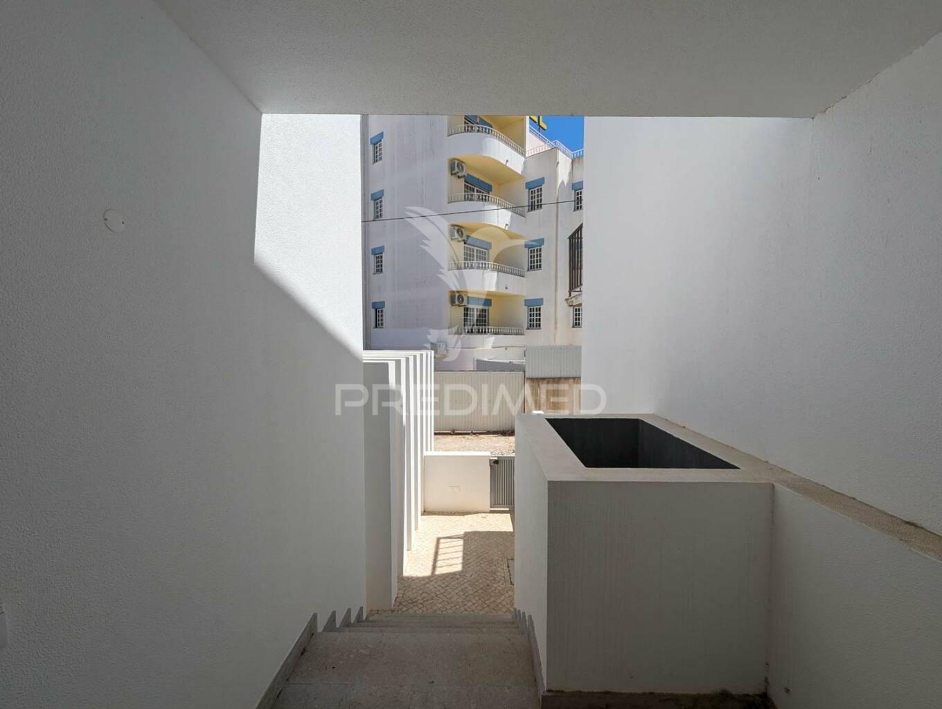Moradia geminada t3 em altura, a 300 metros da praia