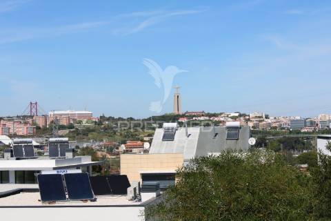 Fantástica moradia  três suítes ,vista cristo rei e serra