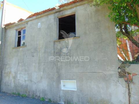 Conjunto de 2 casas de campo p/recuperar em vila real