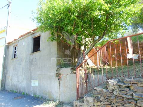 Conjunto de 2 casas de campo p/recuperar em vila real