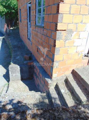Conjunto de 2 casas de campo p/recuperar em vila real