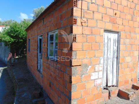 Conjunto de 2 casas de campo p/recuperar em vila real