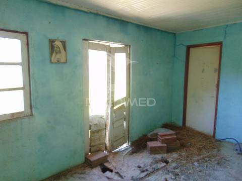 Conjunto de 2 casas de campo p/recuperar em vila real