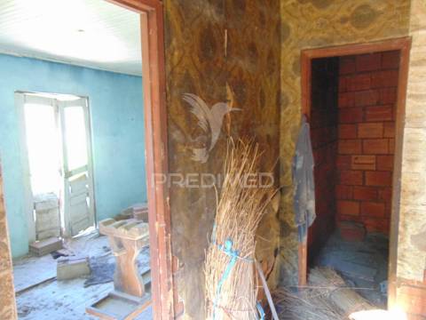 Conjunto de 2 casas de campo p/recuperar em vila real