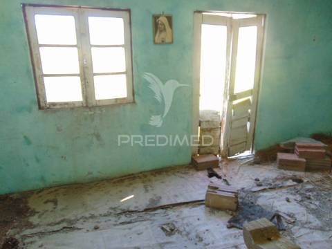 Conjunto de 2 casas de campo p/recuperar em vila real