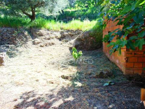 Conjunto de 2 casas de campo p/recuperar em vila real