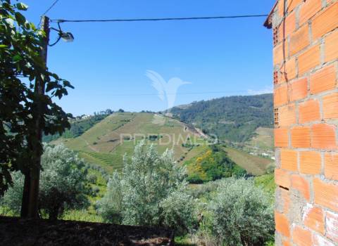 Conjunto de 2 casas de campo p/recuperar em vila real