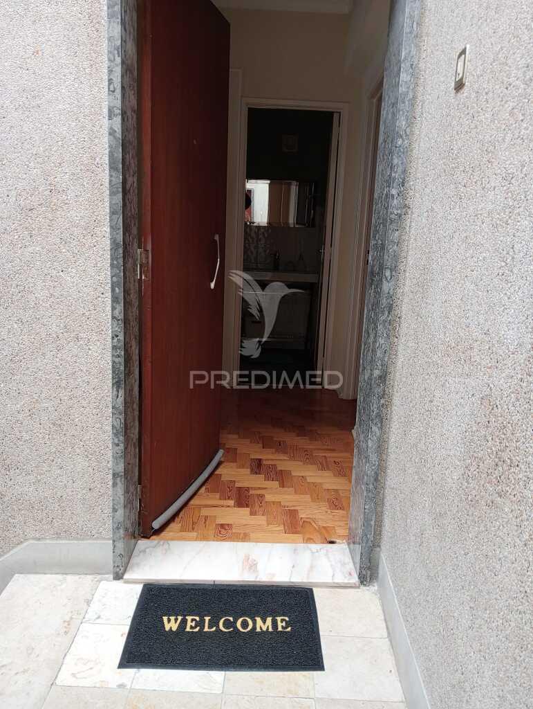 Apartamento t2 mobilado e equipado, com 2 frentes, marquise e varanda com vista rio.