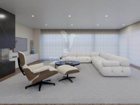 Moradia com acabamentos de luxo, jardim e piscina