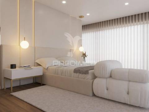 Moradia com acabamentos de luxo, jardim e piscina