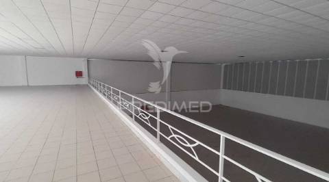 Armazém arrendar 2000m2 excelentes condições, em sintra