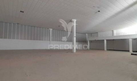Armazém arrendar 2000m2 excelentes condições, em sintra