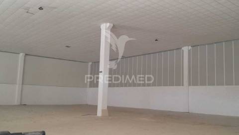 Armazém arrendar 2000m2 excelentes condições, em sintra