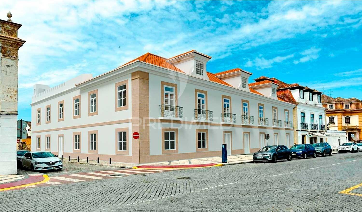 Apartamento t1 em edifício pombalino, centro, vista rio.