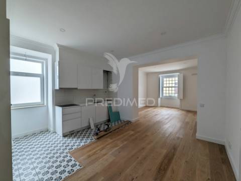 Apartamento t1 em edifício pombalino, centro, vista rio.