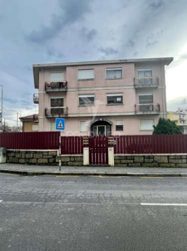 Apartamento t1+1 com garagem / armazém - gondomar