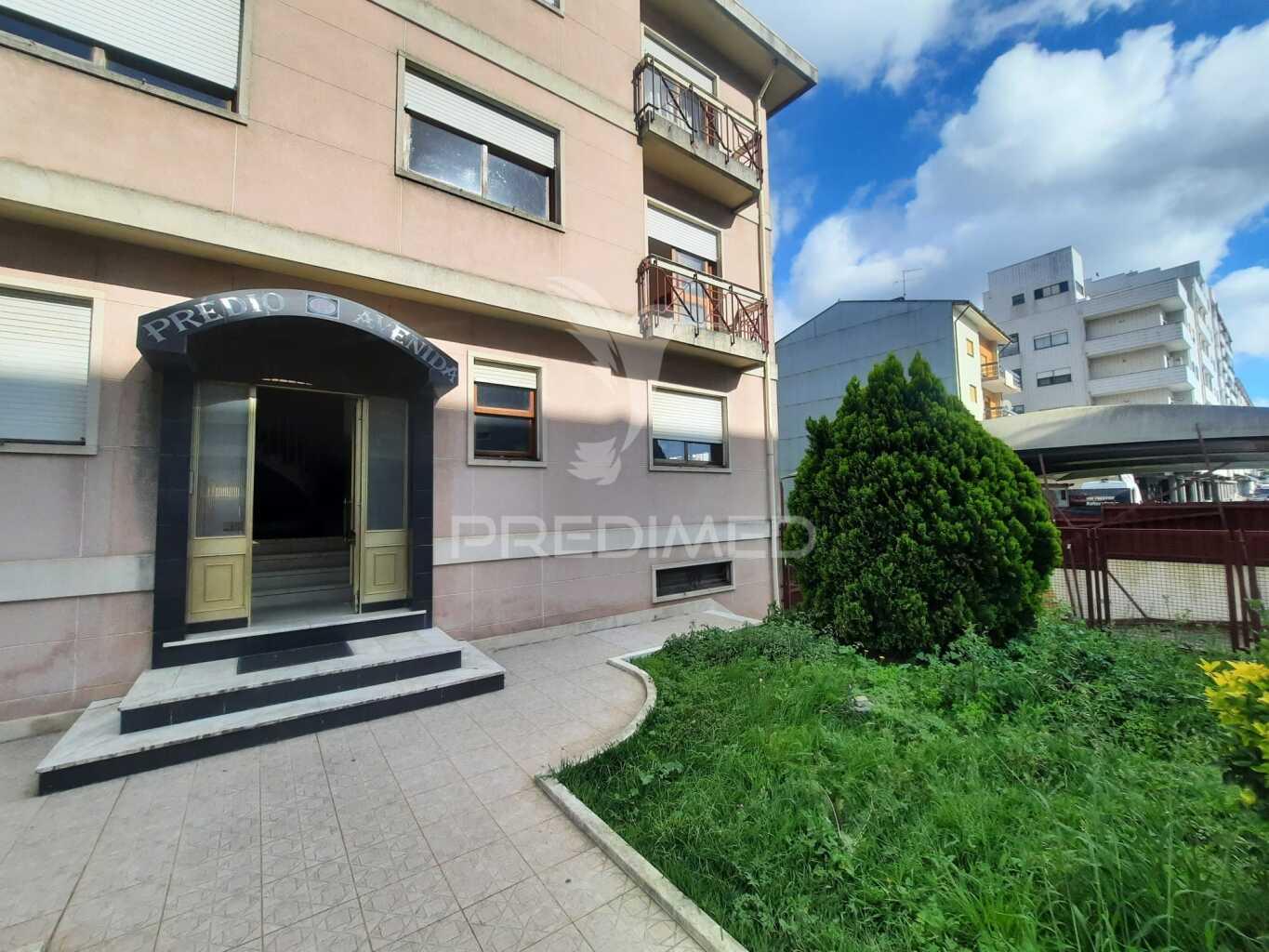 Apartamento t1+1 com garagem / armazém - gondomar