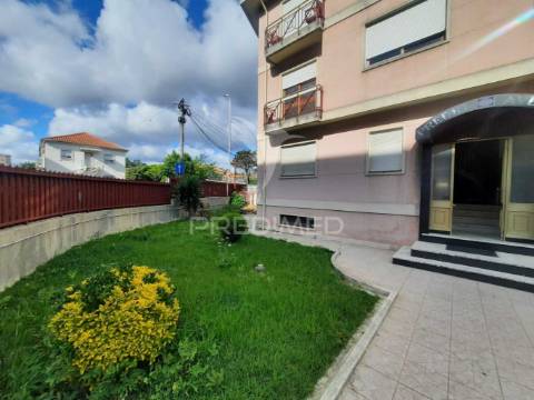 Apartamento t1+1 com garagem / armazém - gondomar