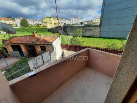 Apartamento t1+1 com garagem / armazém - gondomar