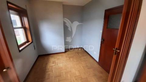 Apartamento t1+1 com garagem / armazém - gondomar