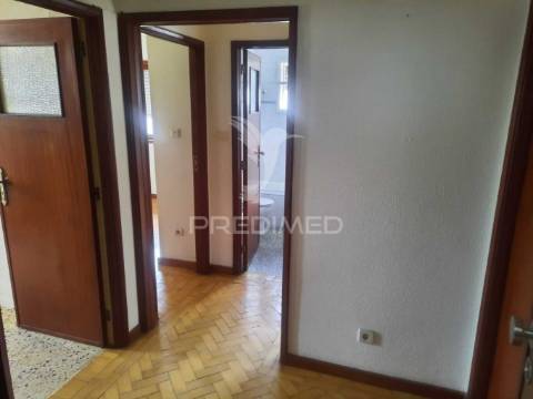 Apartamento t1+1 com garagem / armazém - gondomar