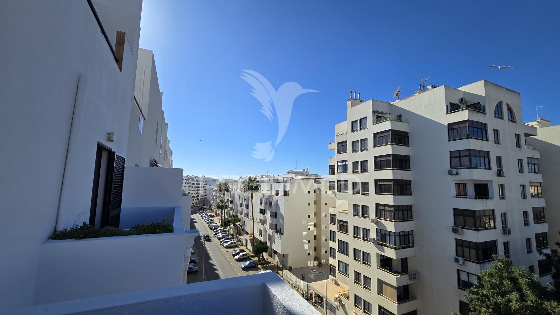 Apartamento t2 com terraço na quinta do romão, quarteira