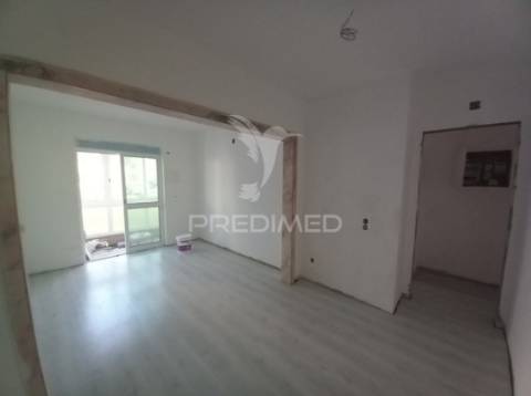 Apartamento t2 remodelado - setúbal 2e