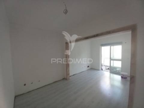 Apartamento t2 remodelado - setúbal 2e