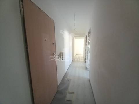 Apartamento t2 remodelado - setúbal 2e
