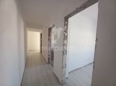 Apartamento t2 remodelado - setúbal 2e