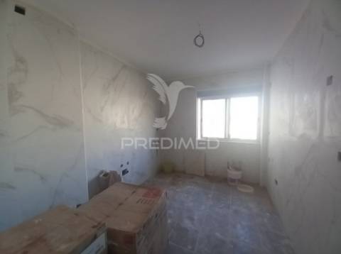 Apartamento t2 remodelado - setúbal 2e