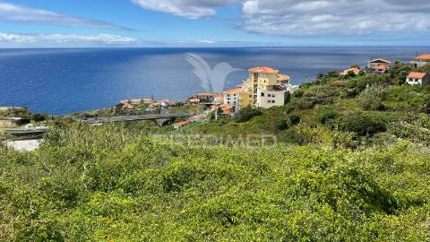 Terreno urbano de 600m2 no caniço - ilha da madeira
