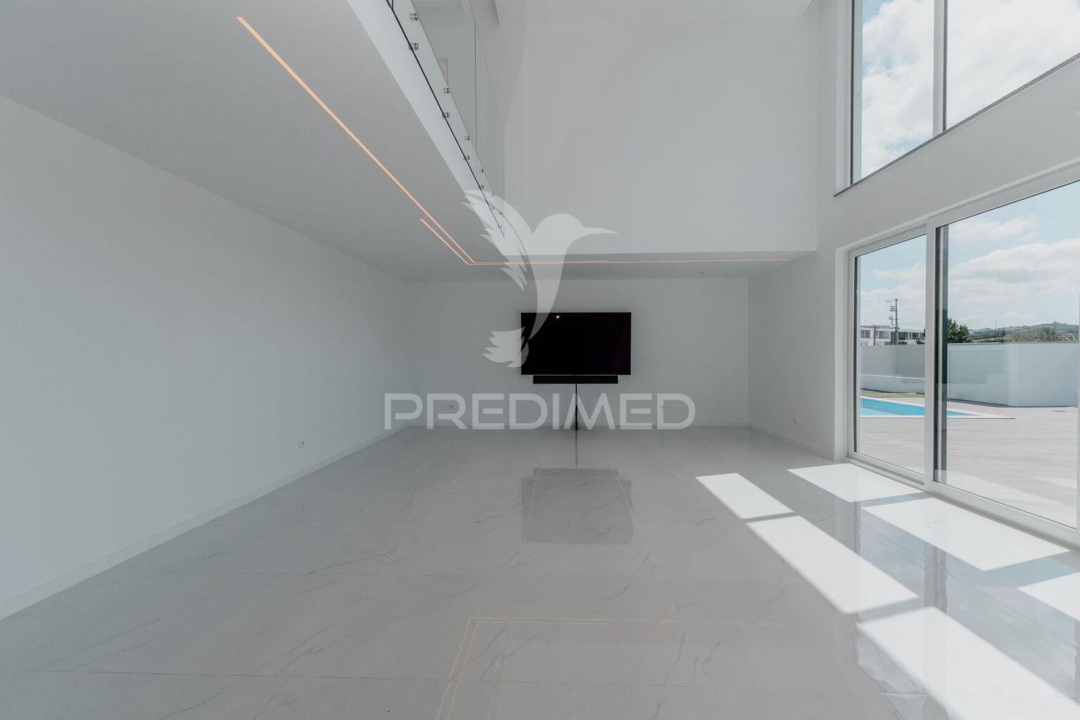 Moradia t3 moderna com acabamentos de luxo – pronta a habitar