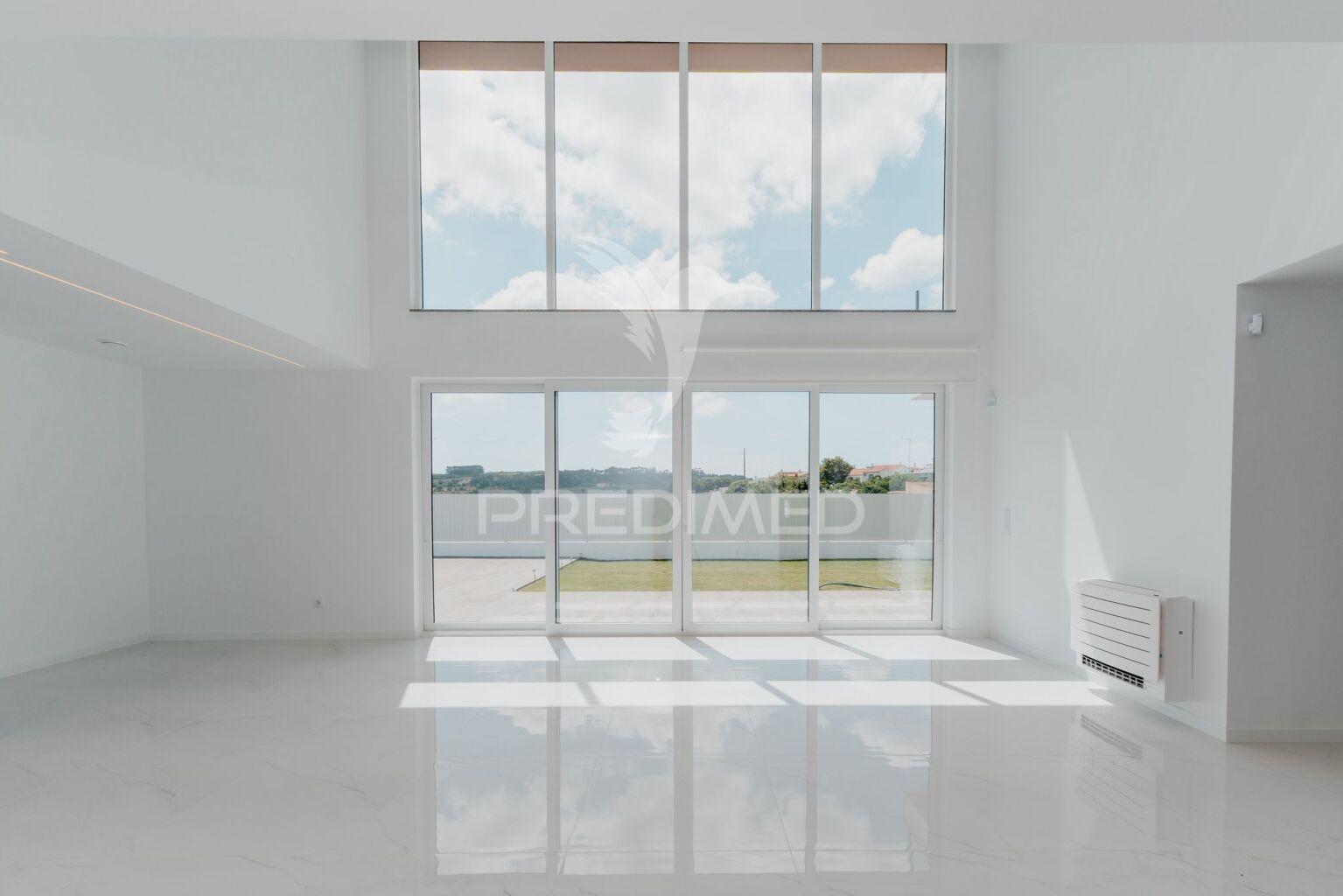 Moradia t3 moderna com acabamentos de luxo – pronta a habitar