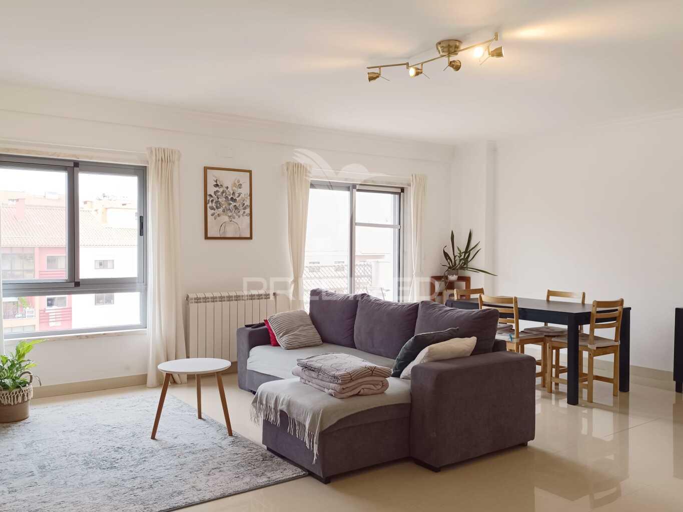 Apartamento t2 com parqueamento na agualva