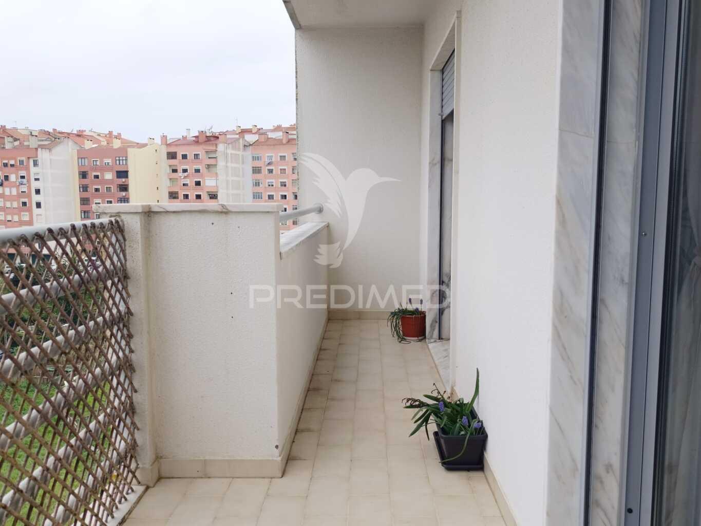 Apartamento t2 com parqueamento na agualva