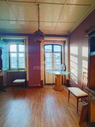 2 moradias para restaurar.